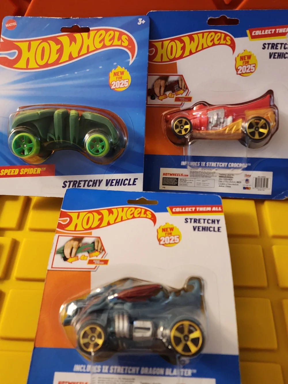 3 HOT WHEELS - Stretchy Vehicle Toy